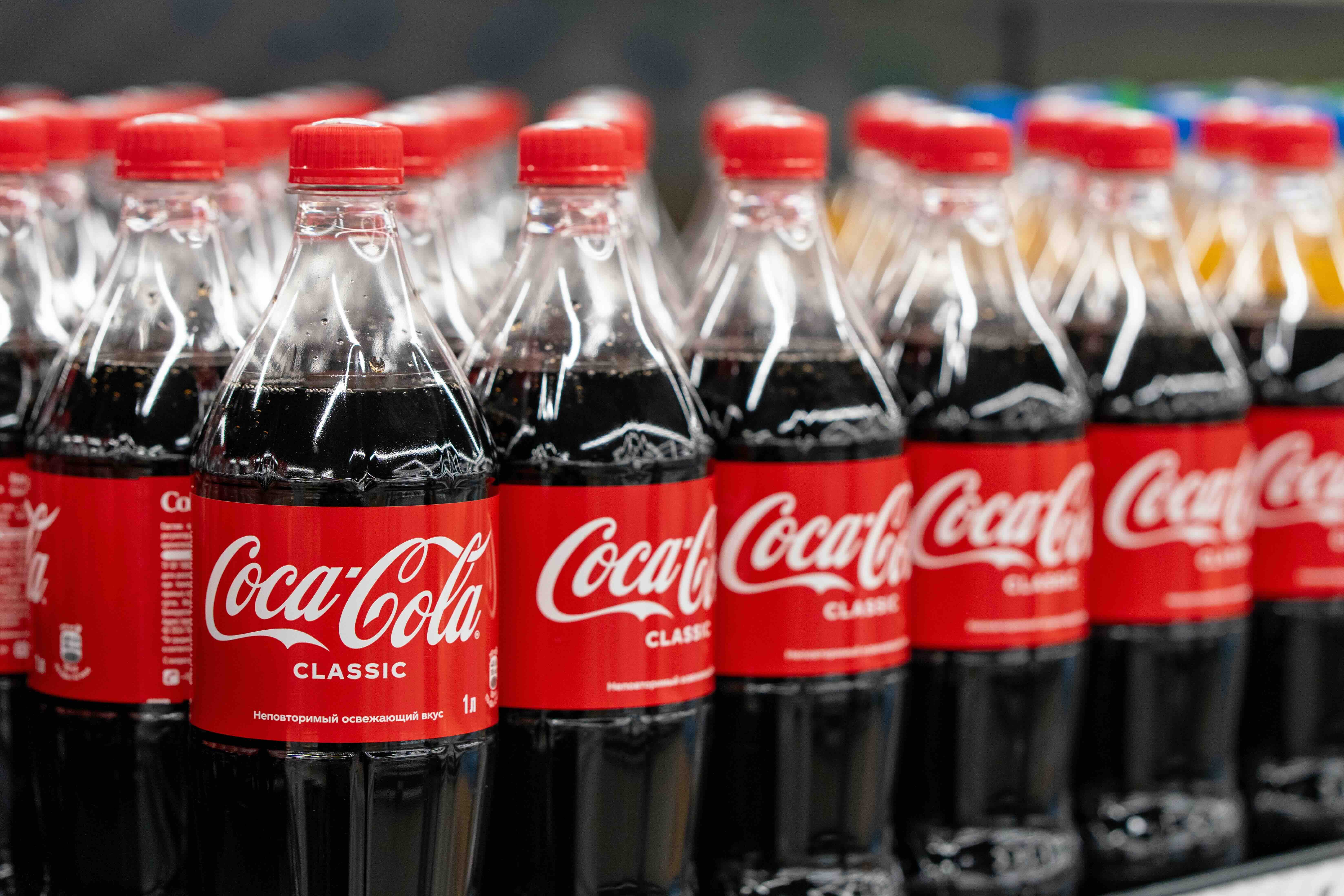 Coca-Cola Outlives 95% of Companies. Here’s Their Formula.