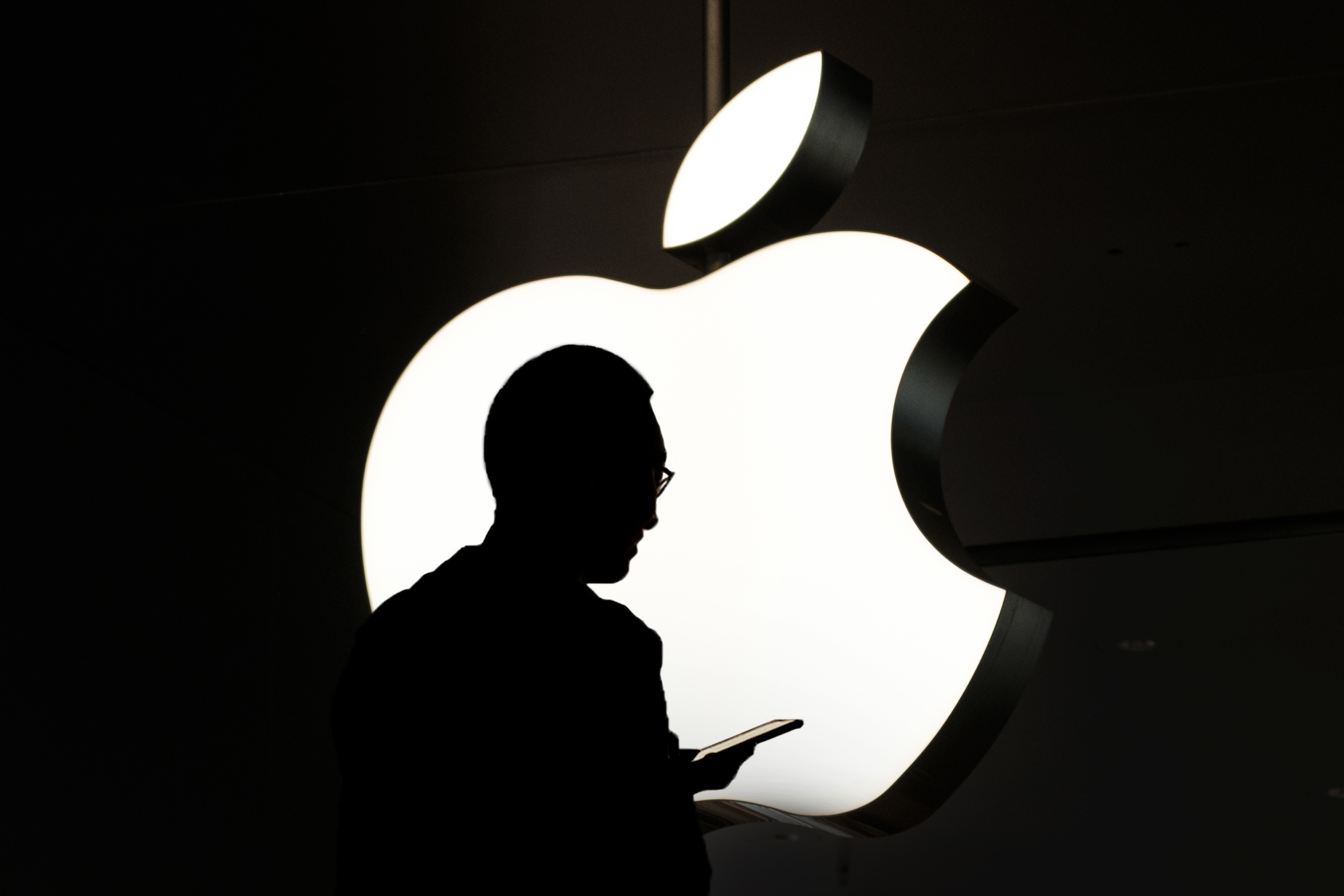 Scarcity vs. Abundance Mindset: The Apple IPO Lesson